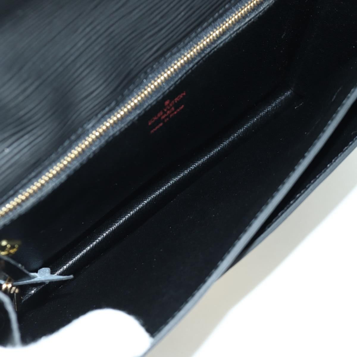 Louis Vuitton Louis Vuitton Dragonne Pochette Epi Leather Zwart