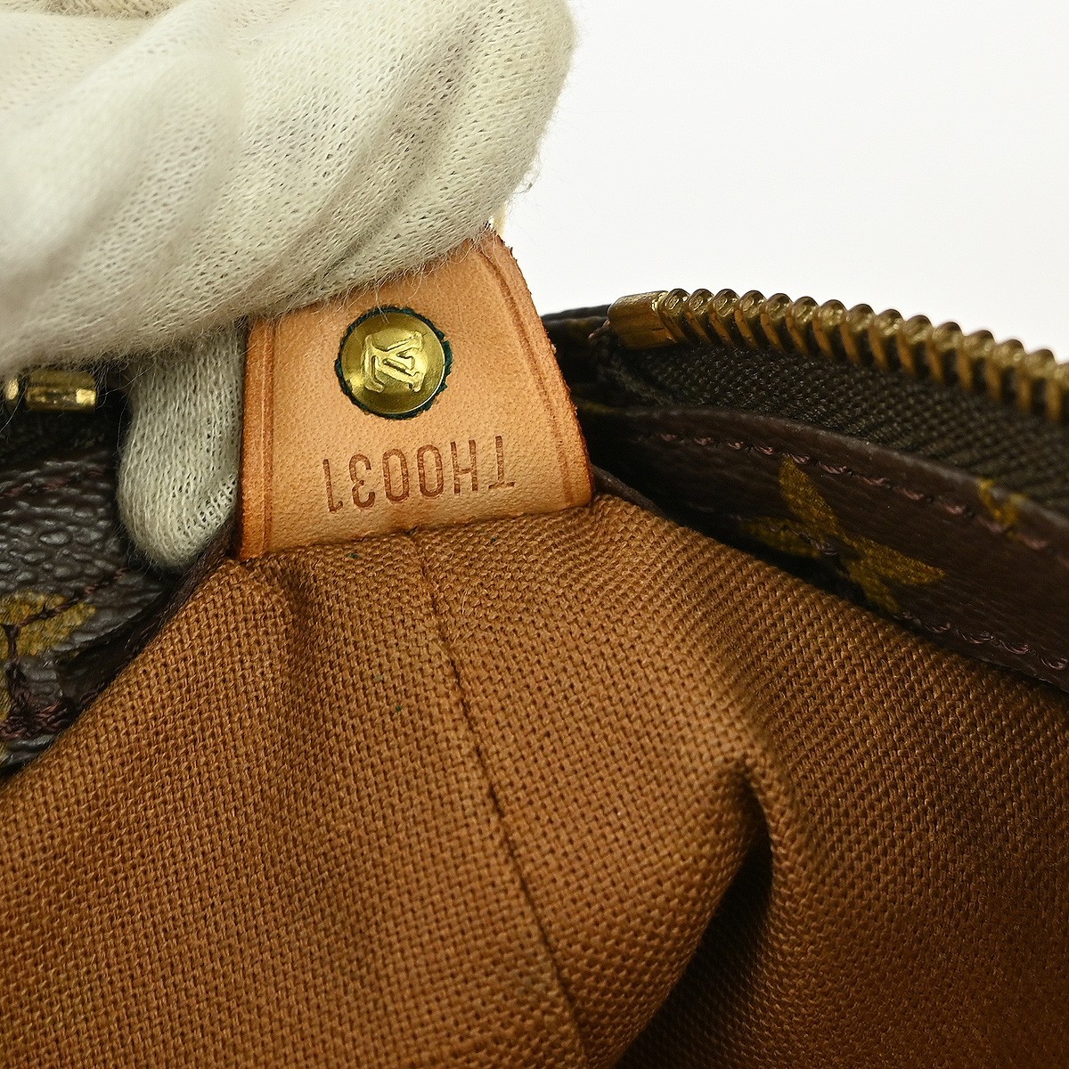 Louis Vuitton Louis Vuitton Cabas Mezzo Monogram Canvas Bruin