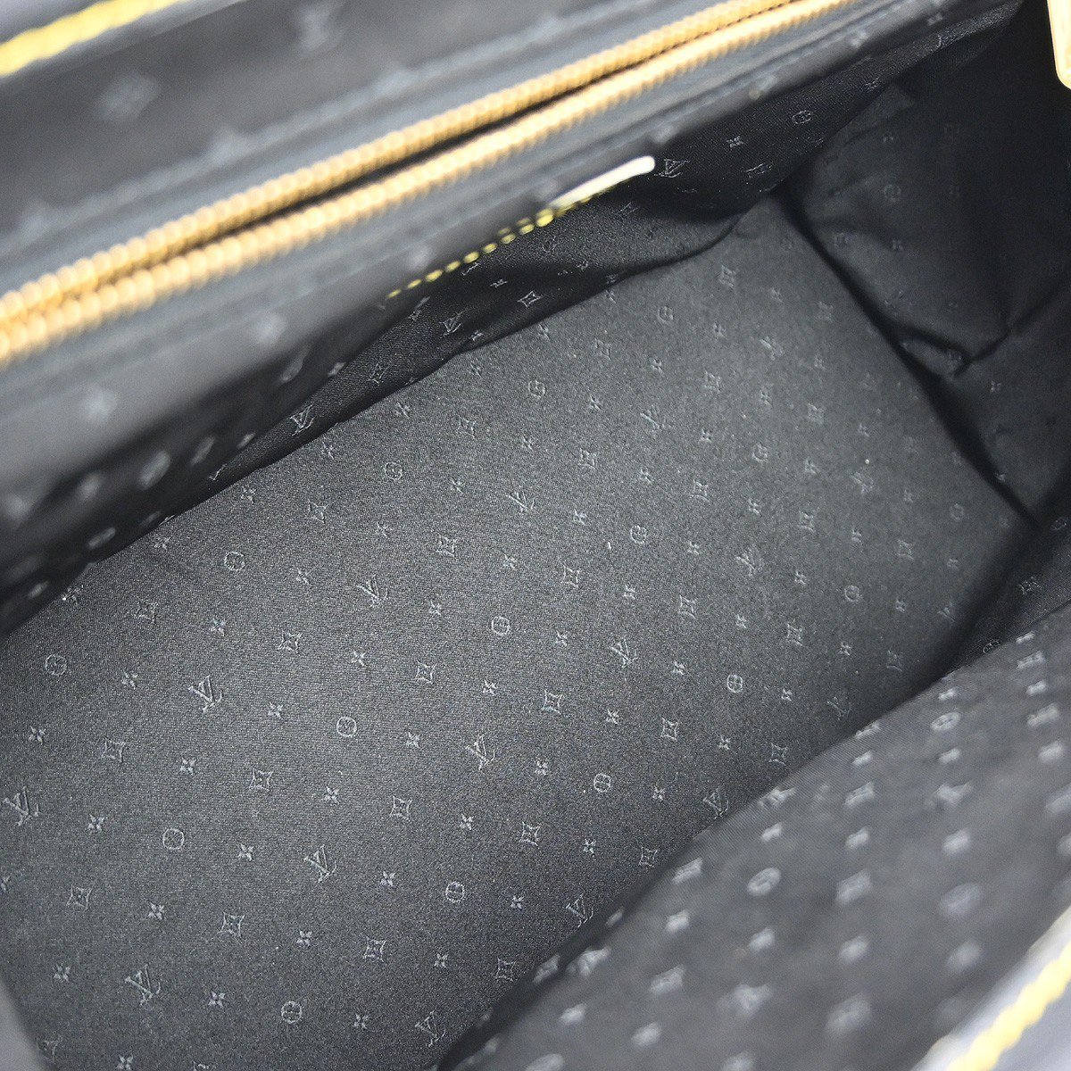Louis Vuitton Suhali L'Ingenieux Handbag Leather PM Zwart