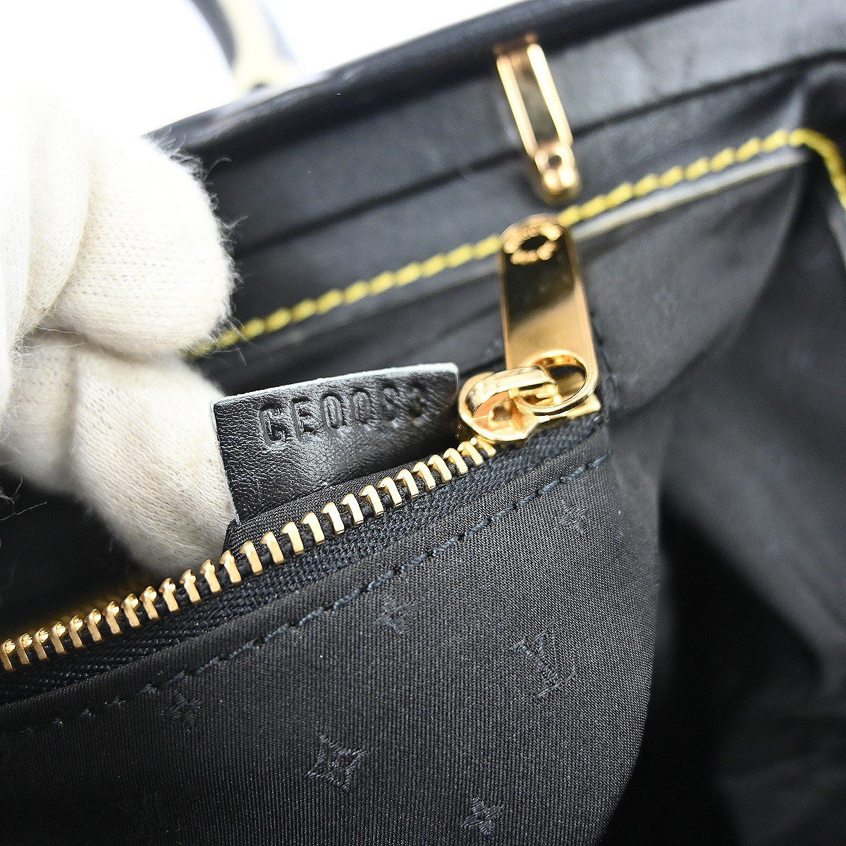 Louis Vuitton Suhali L'Ingenieux Handbag Leather PM Zwart