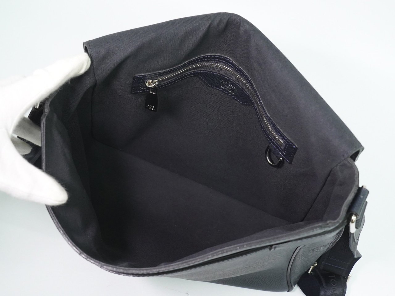 Louis Vuitton Roman Taiga Leather MM Navy