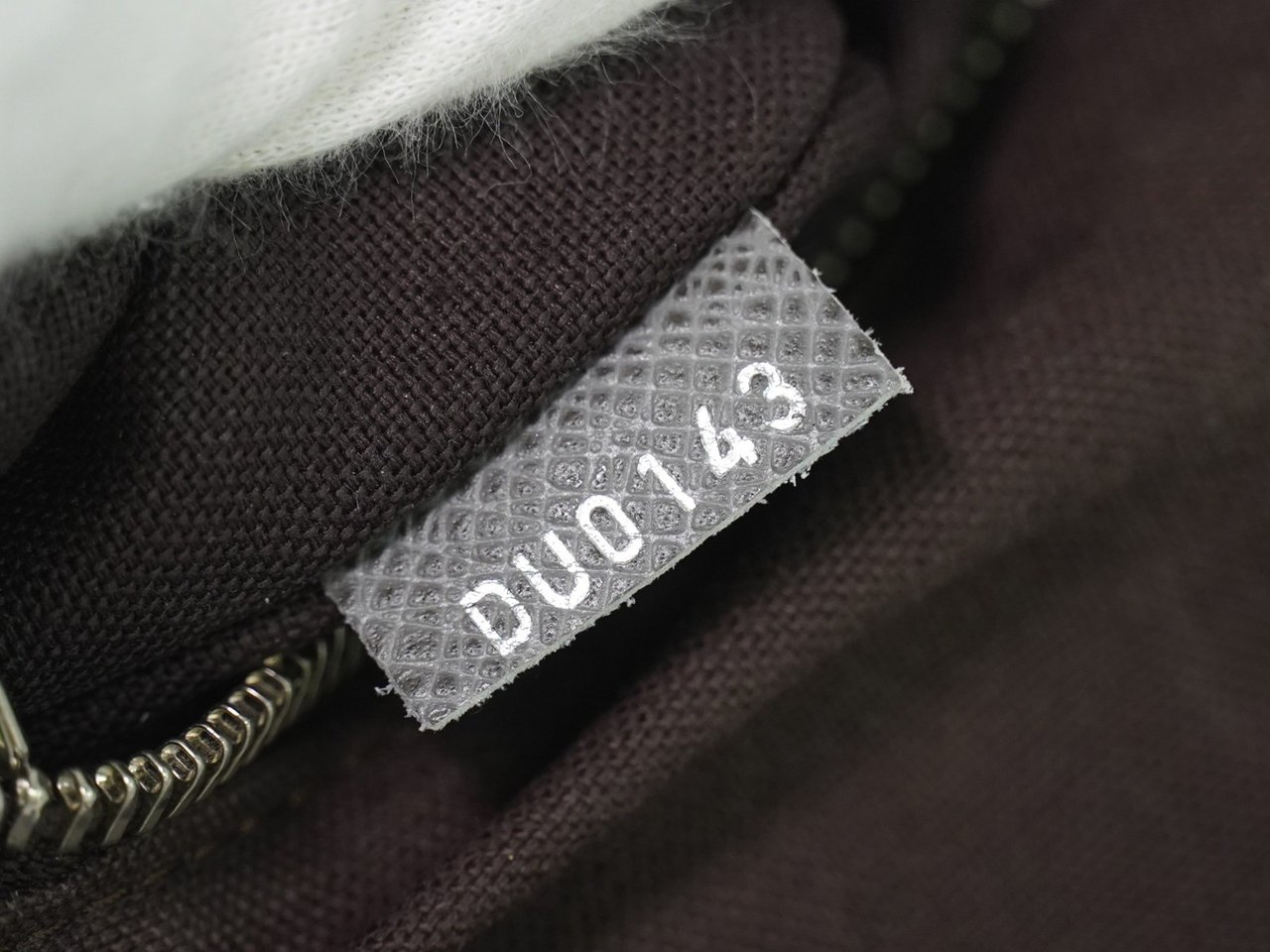 Louis Vuitton Roman Taiga Leather PM Grijs