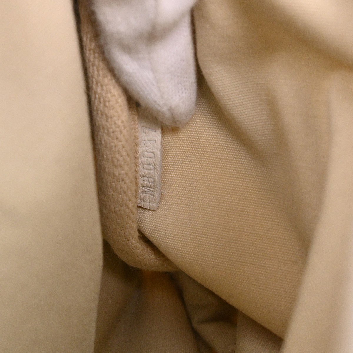 Louis Vuitton Louis Vuitton Saumur Handbag Mini Lin 30 Wit