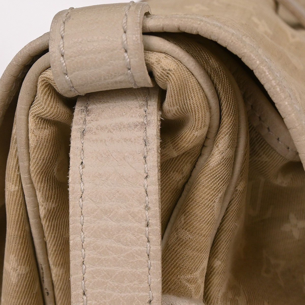 Louis Vuitton Louis Vuitton Saumur Handbag Mini Lin 30 Wit