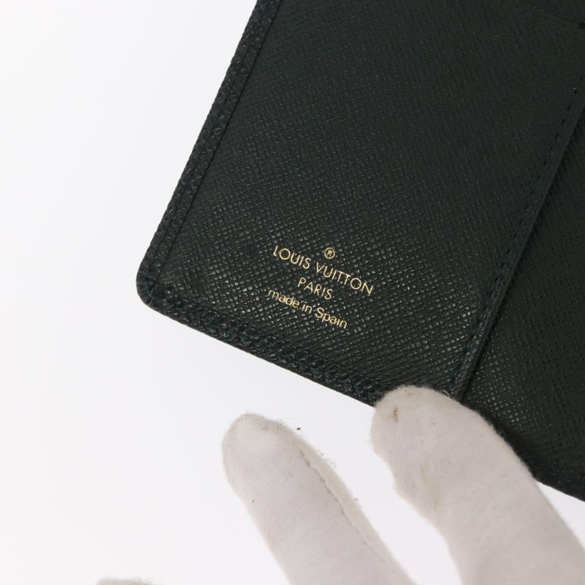 Louis Vuitton Louis Vuitton Agenda Cover Taiga Leather Groen