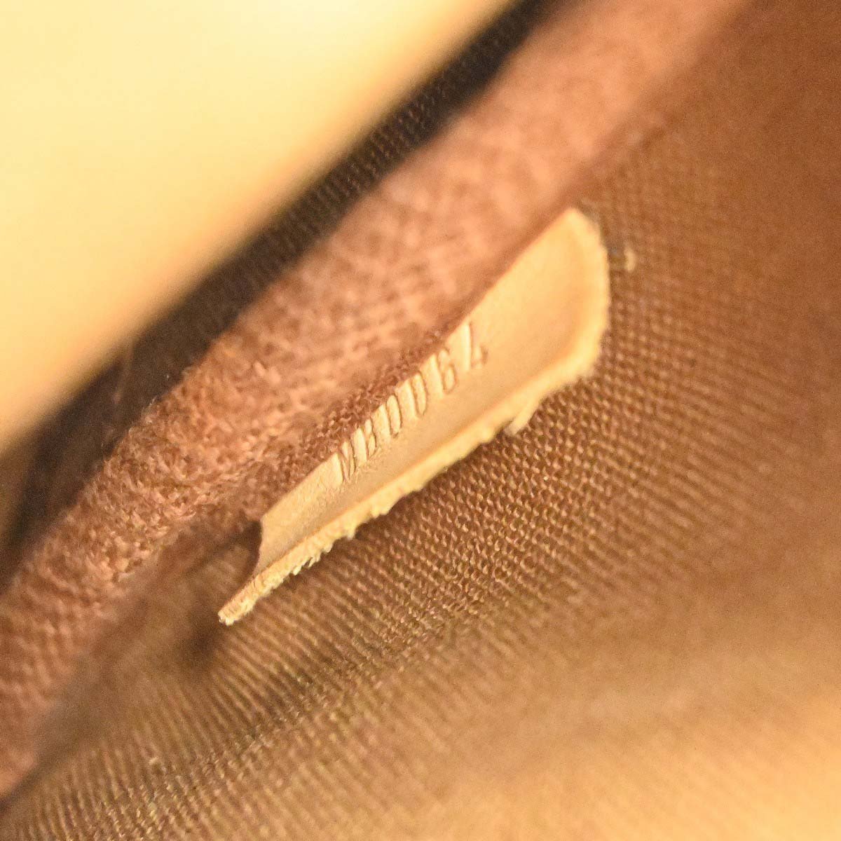 Louis Vuitton Saumur Monogram 30 Bruin