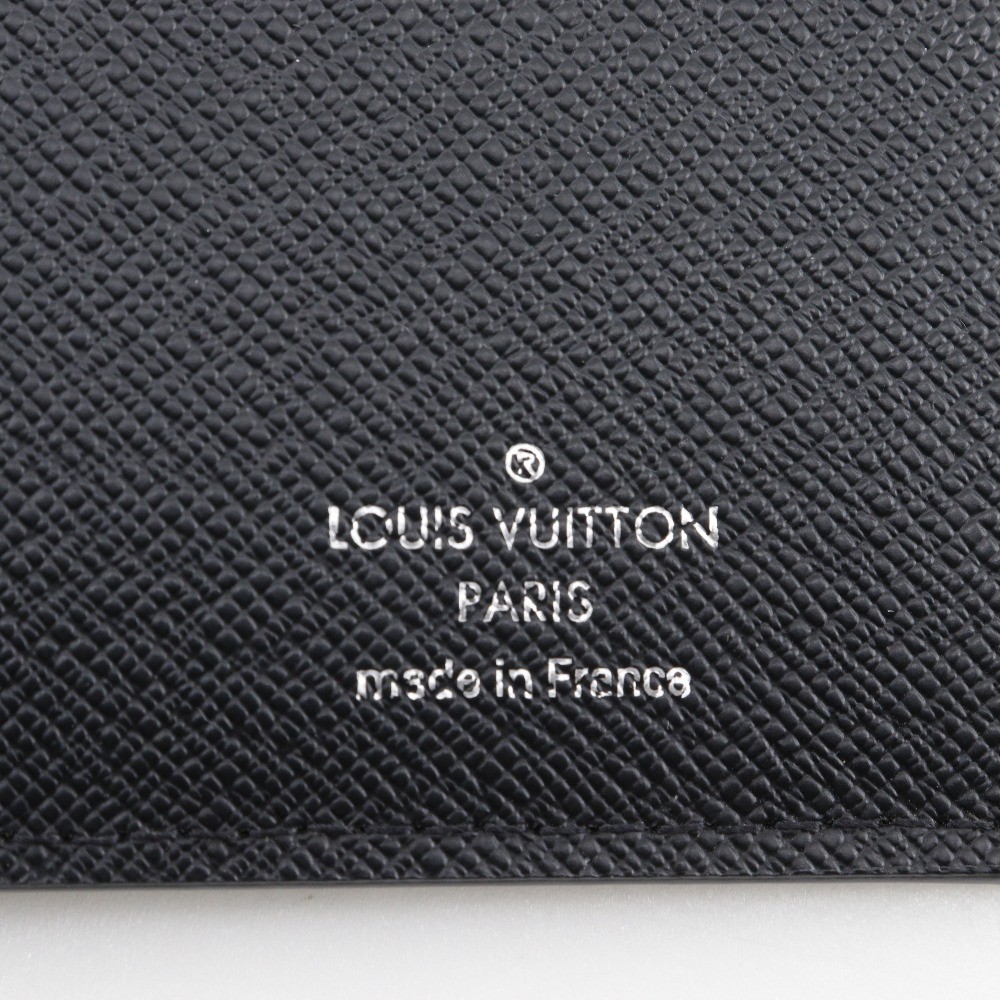 Louis Vuitton Louis Vuitton Brazza Long Bifold wallet Taiga Leather Zwart