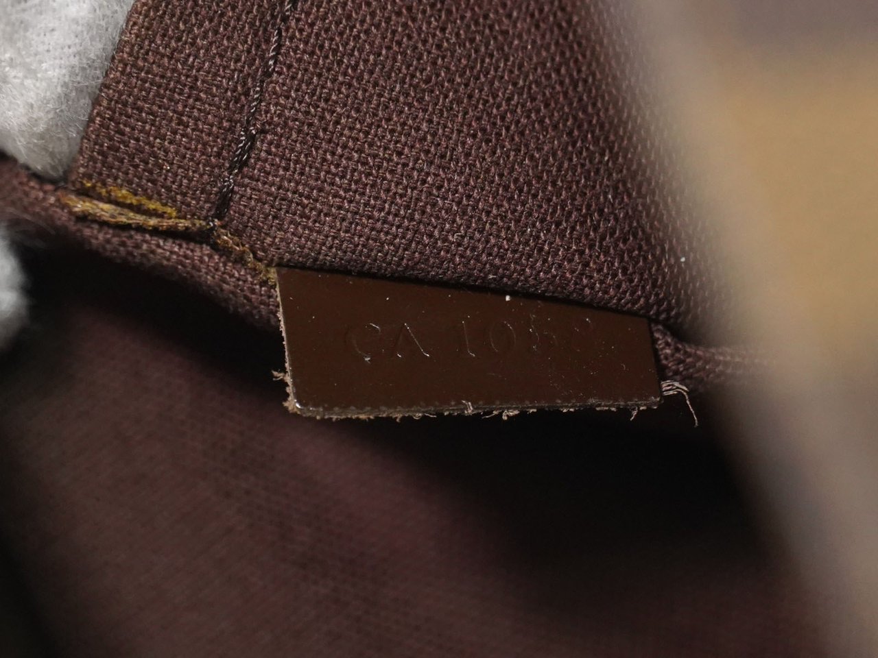 Louis Vuitton Beaubourg Damier Medium Bruin