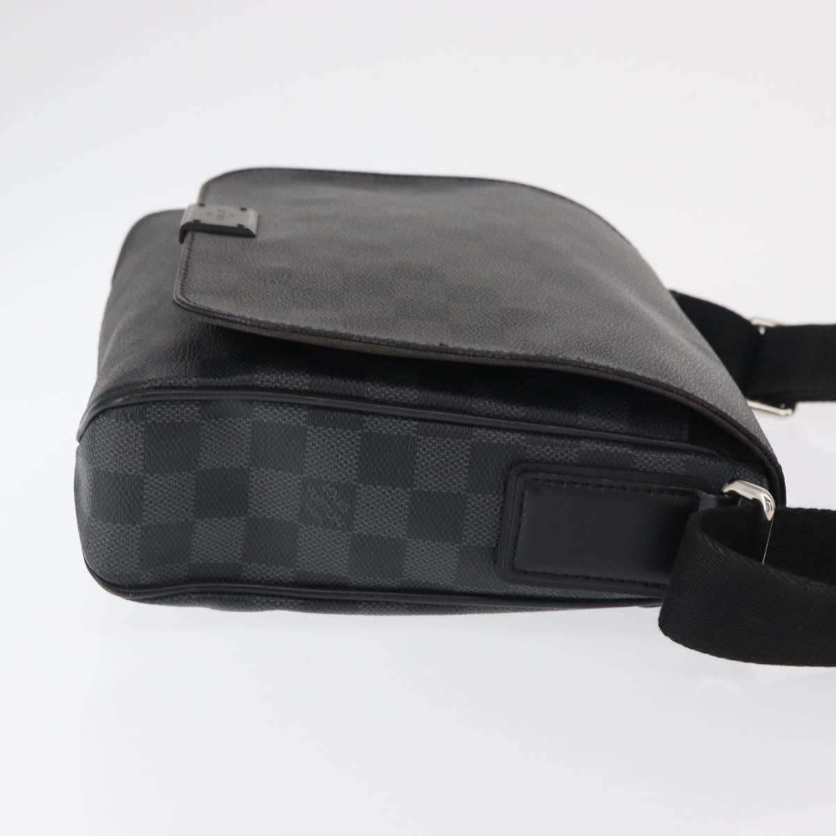 Louis Vuitton Louis Vuitton District Messenger Bag Damier Graphite PM Grijs