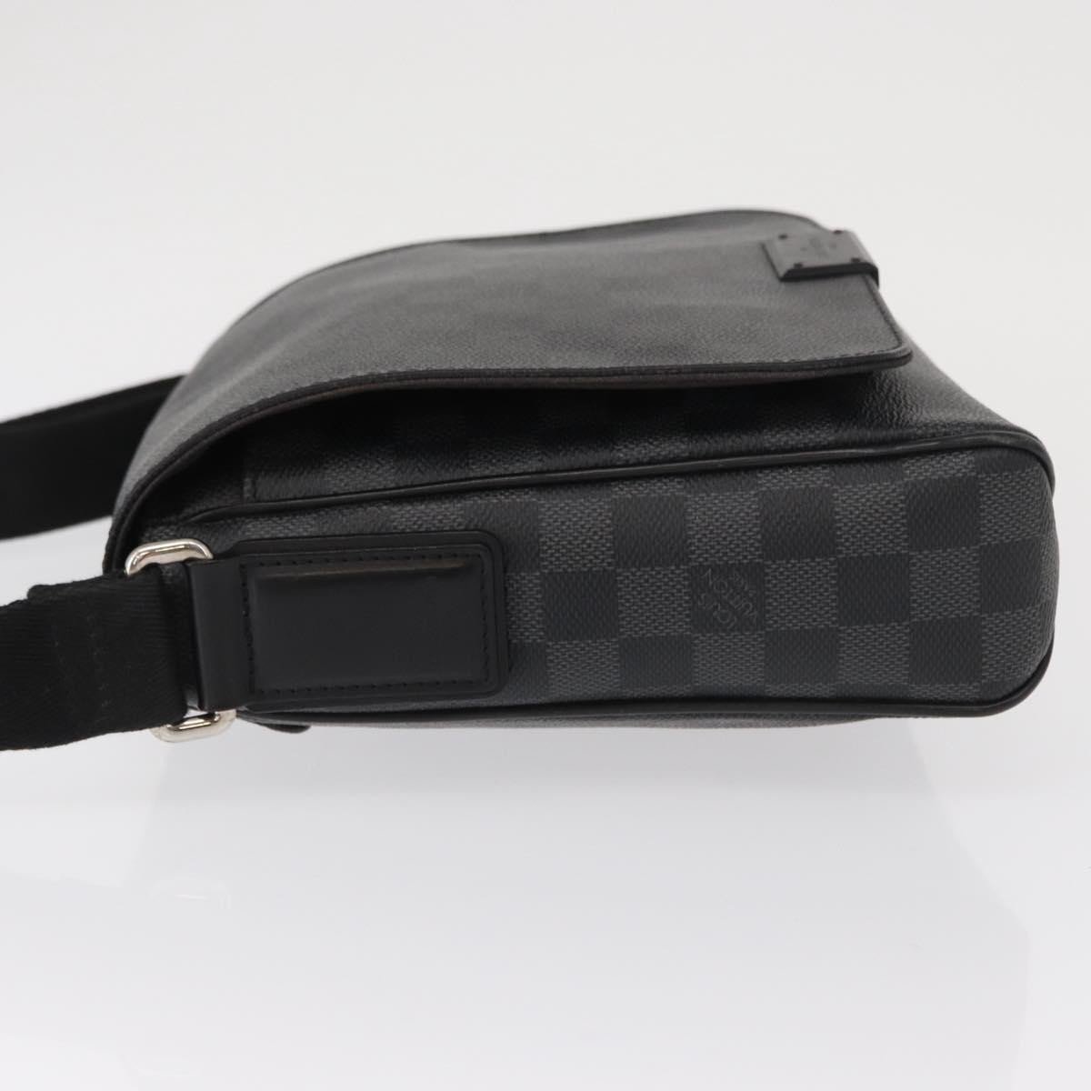 Louis Vuitton Louis Vuitton District Messenger Bag Damier Graphite PM Grijs