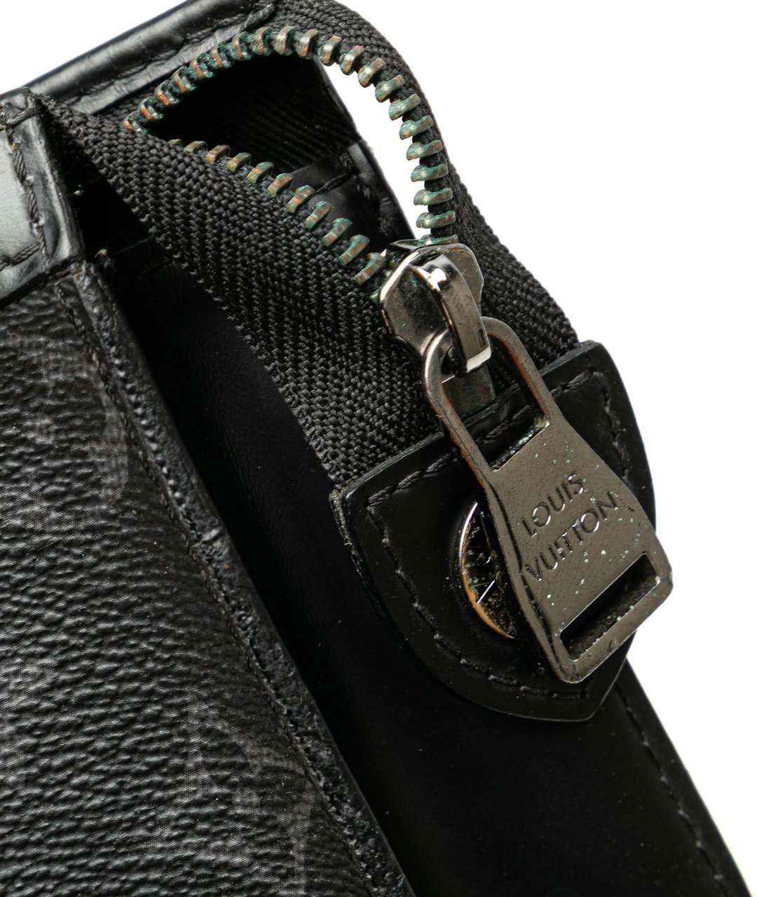 Louis Vuitton Monogram Eclipse Pochette Voyage MM Zwart
