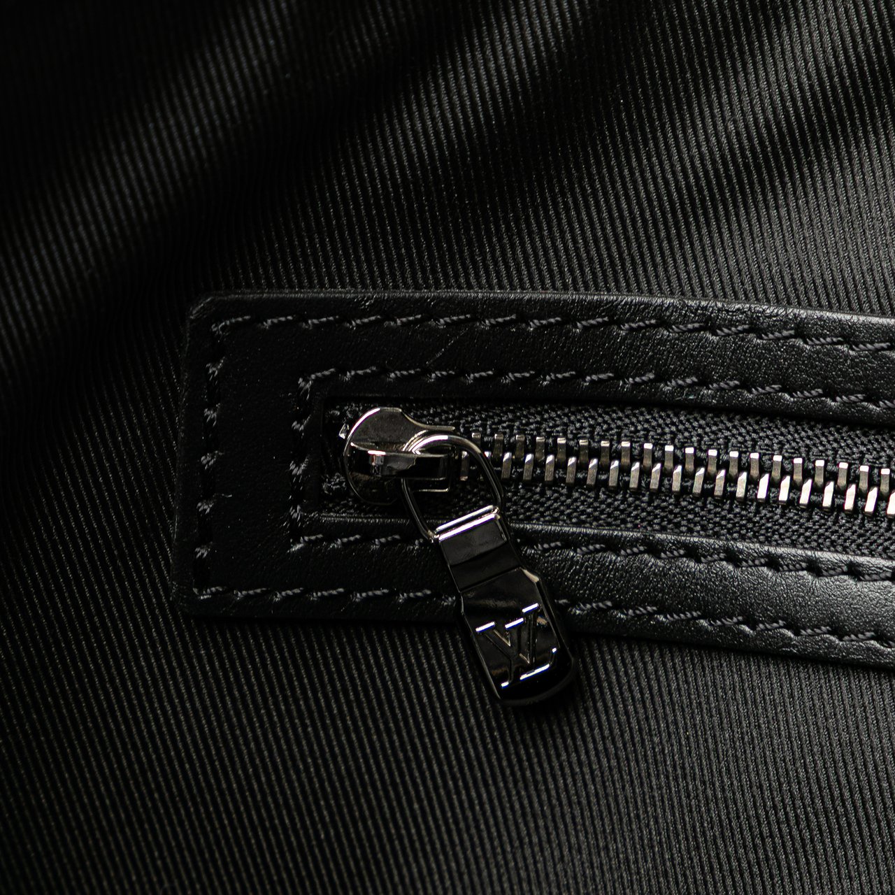 Louis Vuitton Monogram Eclipse Reverse Keepall Bandouliere 50 Grijs