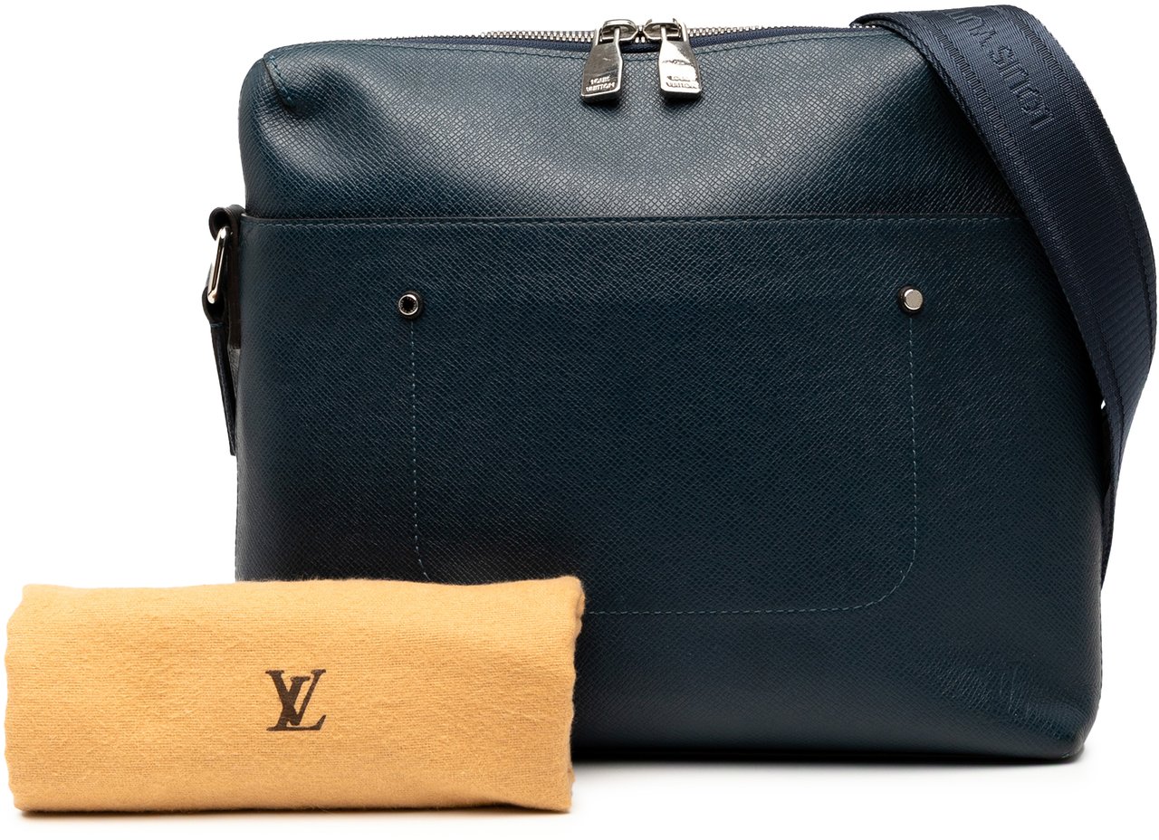 Louis Vuitton Taiga Grigori PM Blauw