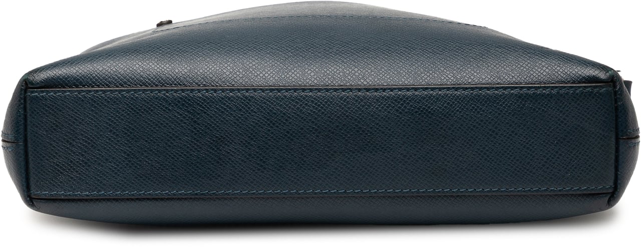 Louis Vuitton Taiga Grigori PM Blauw