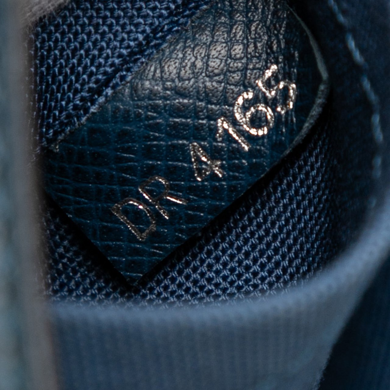 Louis Vuitton Taiga Grigori PM Blauw