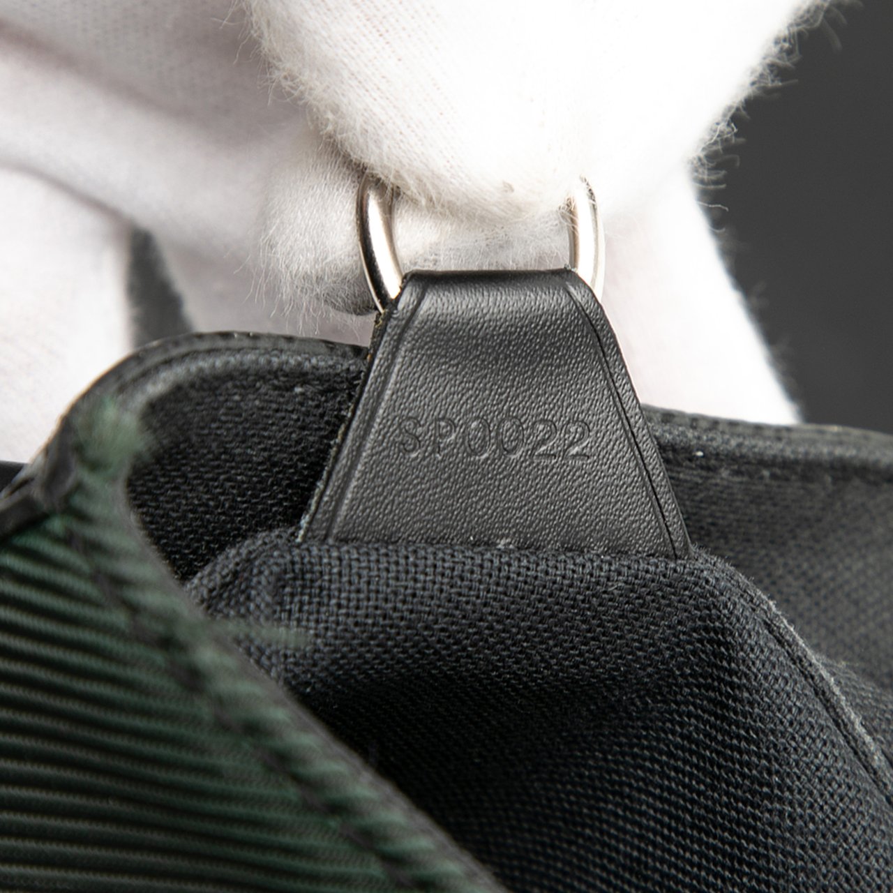 Louis Vuitton Taiga Viktor Zwart