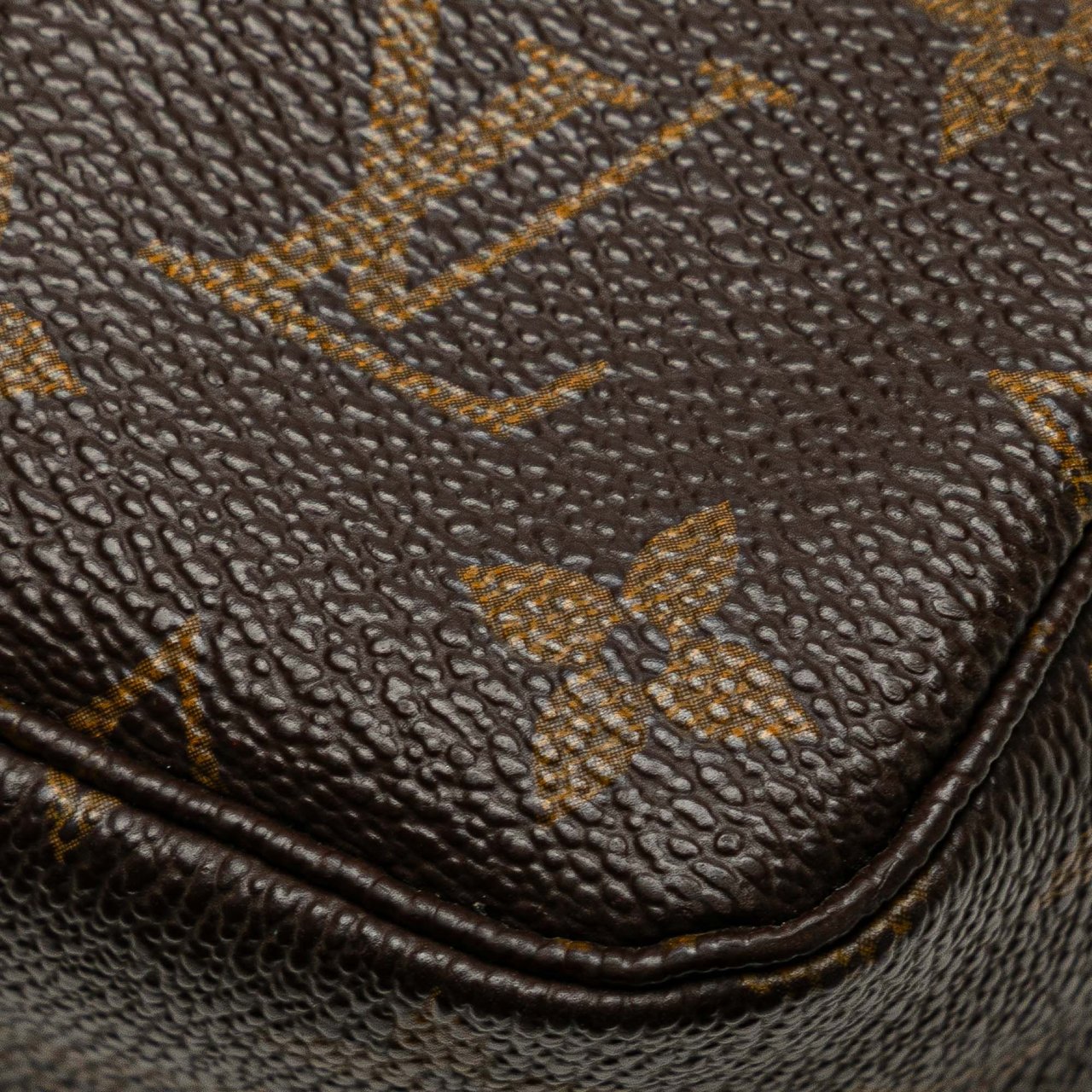 Louis Vuitton Monogram Trousse Toilette 23 Bruin