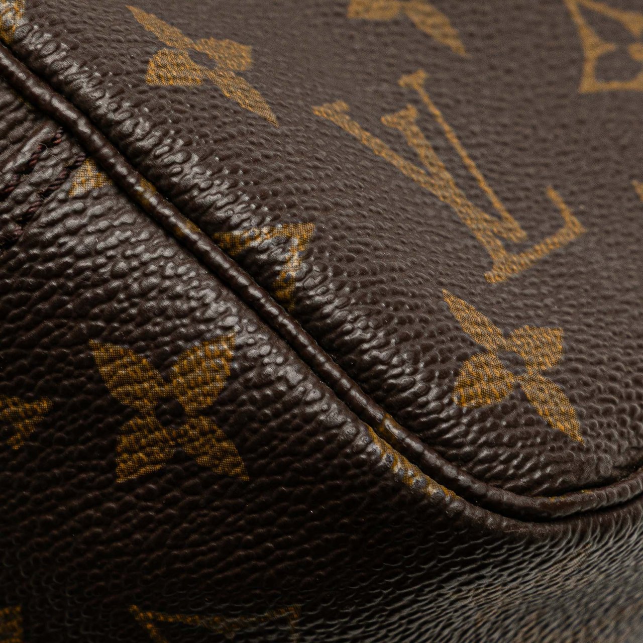 Louis Vuitton Monogram Trousse Toilette 23 Bruin