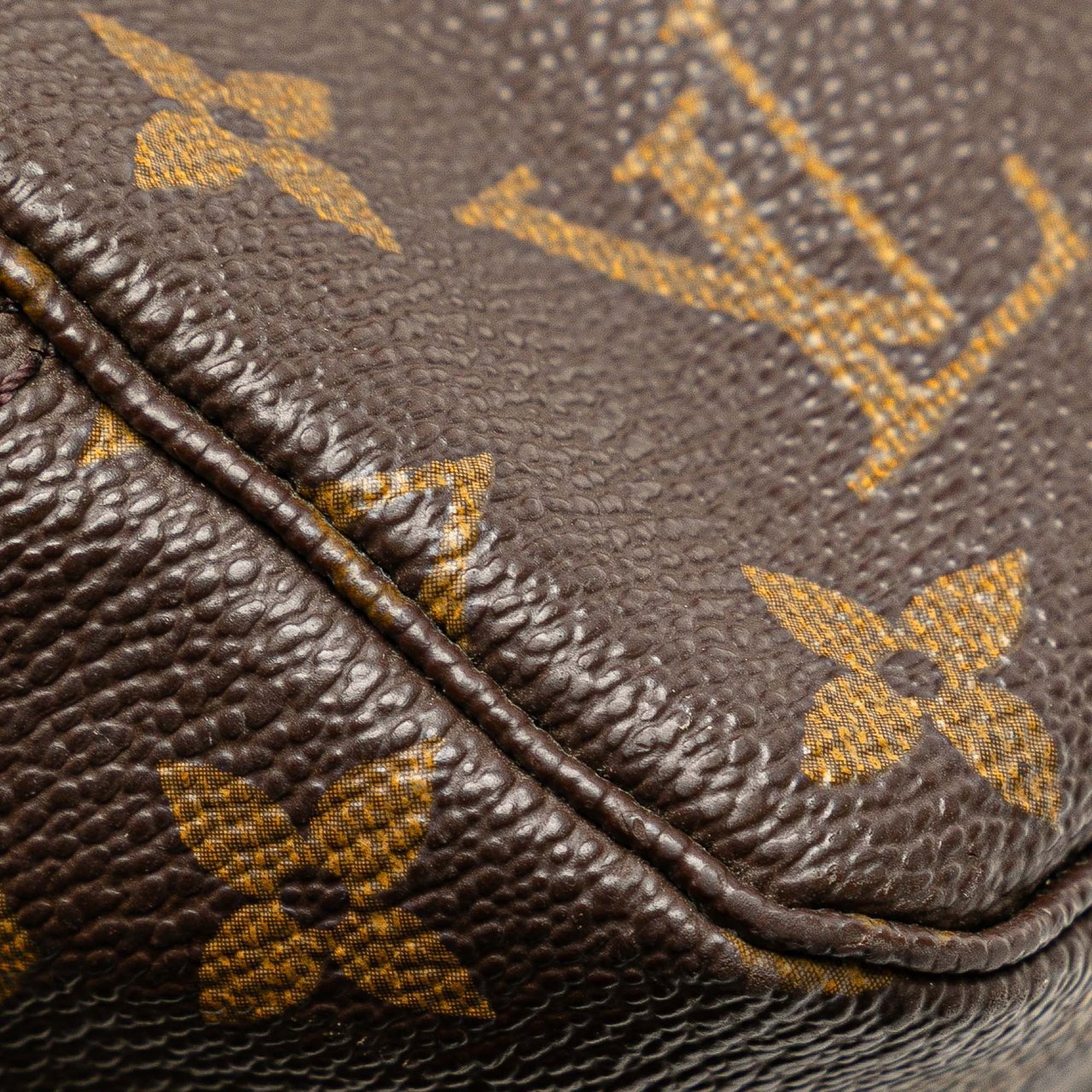 Louis Vuitton Monogram Trousse Toilette 23 Bruin