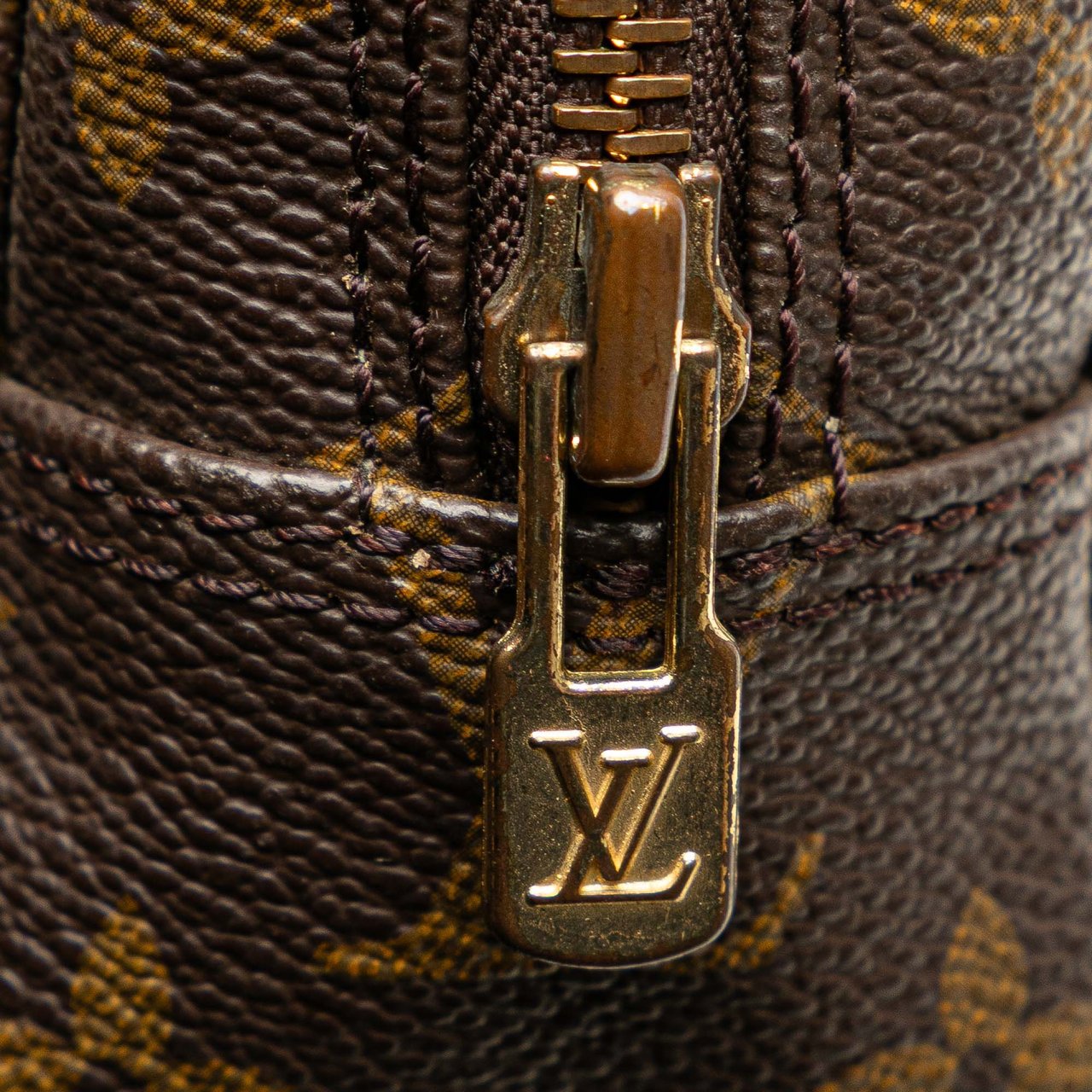 Louis Vuitton Monogram Trousse Toilette 23 Bruin