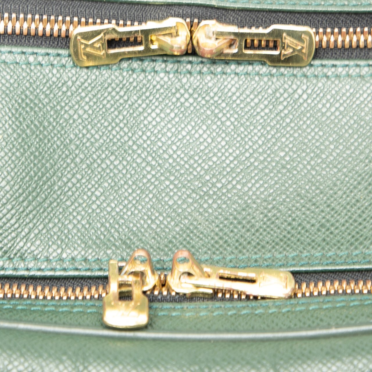 Louis Vuitton Taiga Reporter PM Groen