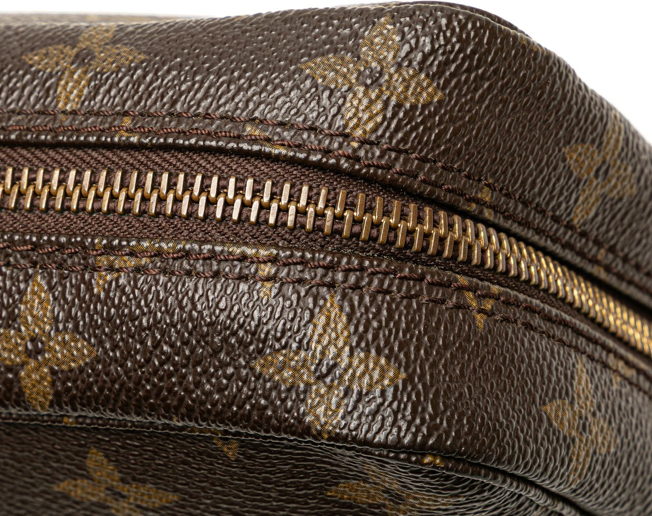 Louis Vuitton Monogram Trousse Toilette 23 Bruin