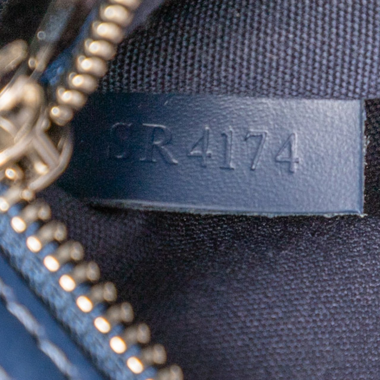 Louis Vuitton Epi Brea MM Blauw