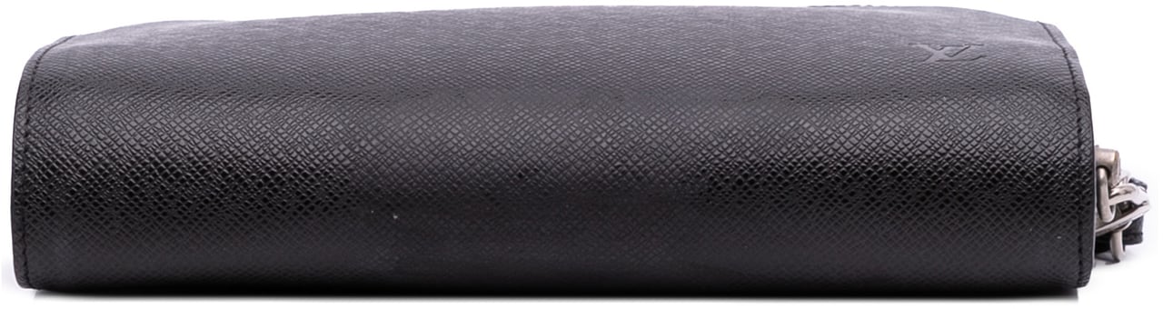 Louis Vuitton Taiga Pochette Baikal Zwart
