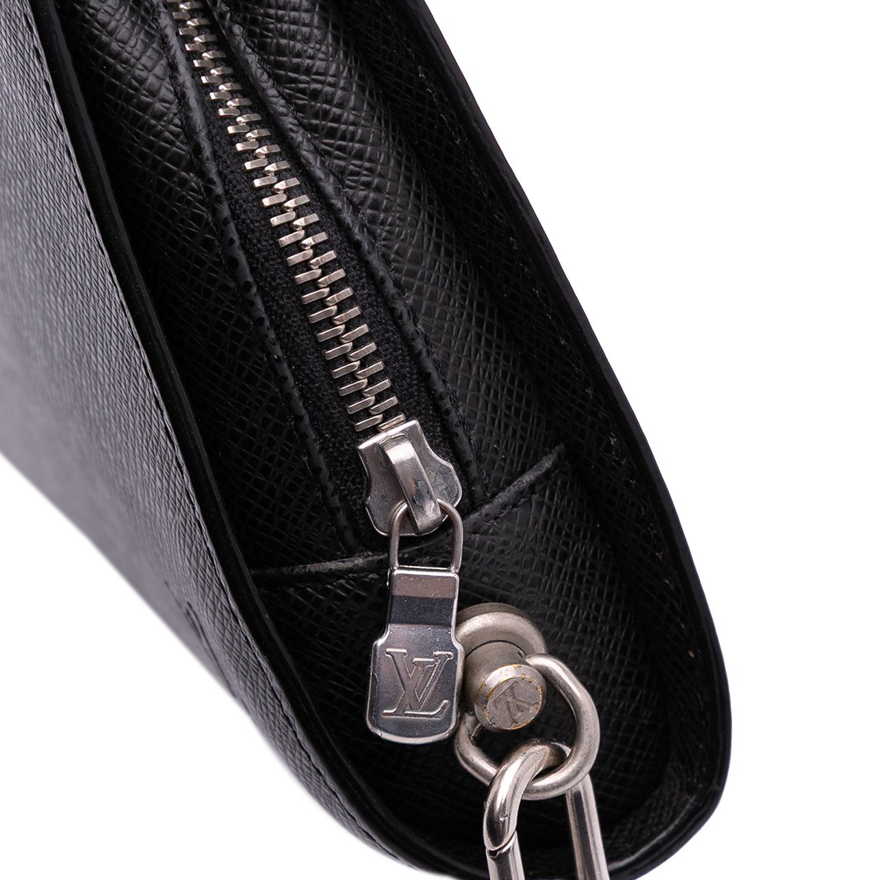 Louis Vuitton Taiga Pochette Baikal Zwart