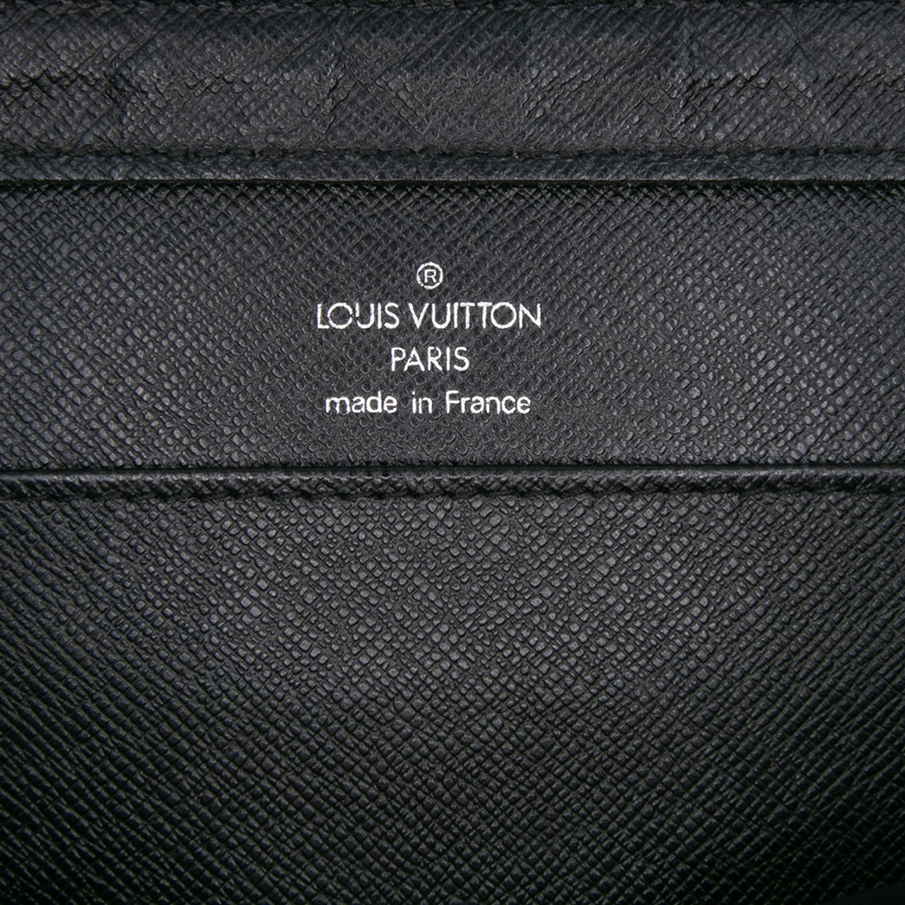 Louis Vuitton Taiga Pochette Baikal Zwart
