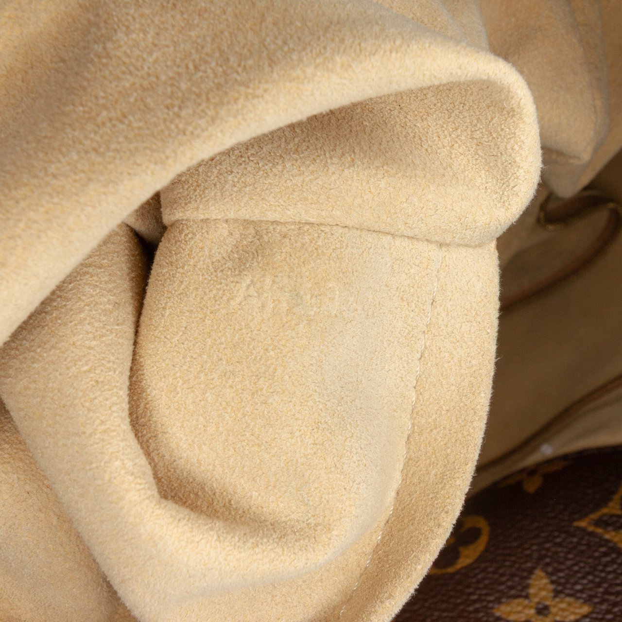 Louis Vuitton Monogram Artsy MM Bruin