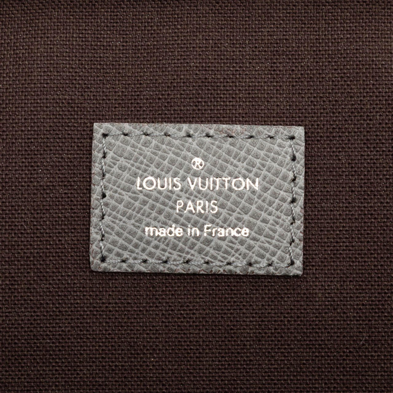 Louis Vuitton Taiga Horizon Laptop Sleeve Grijs