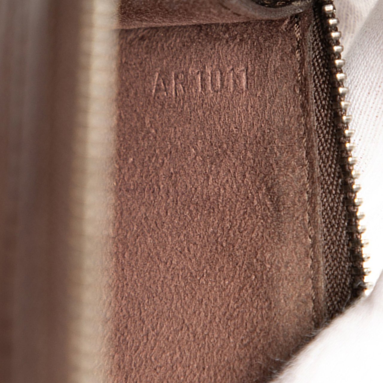 Louis Vuitton Epi Pochette Accessoires Bruin