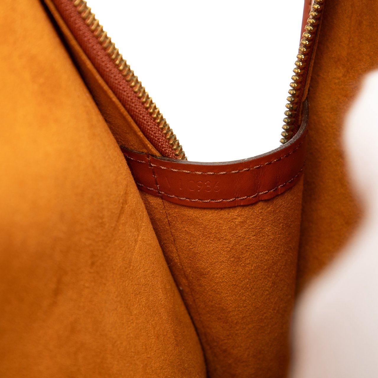 Louis Vuitton Epi Gobelins Bruin