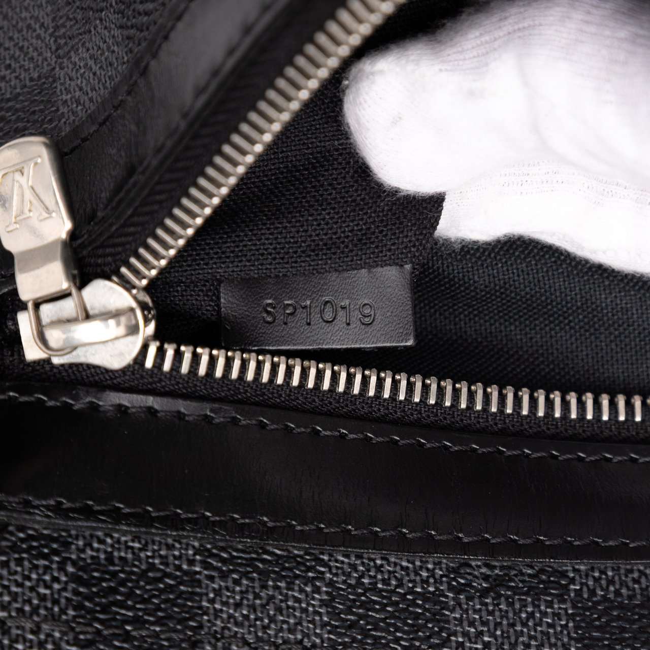 Louis Vuitton Damier Graphite Daniel MM Zwart