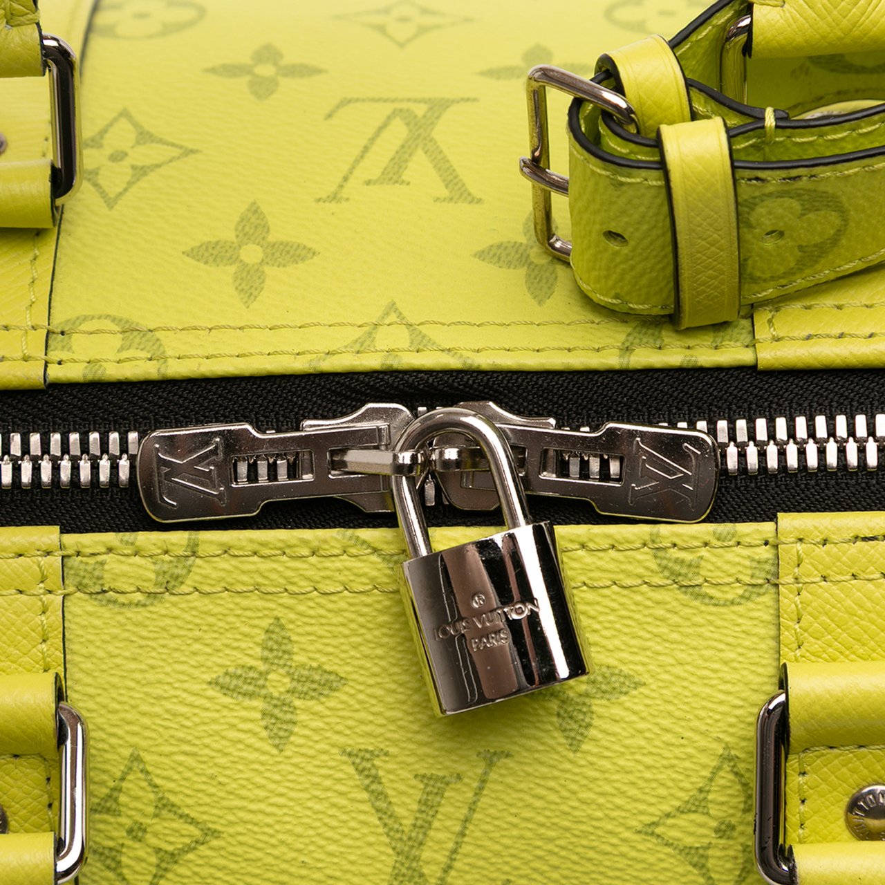 Louis Vuitton Taigarama Keepall Bandouliere 50 Geel
