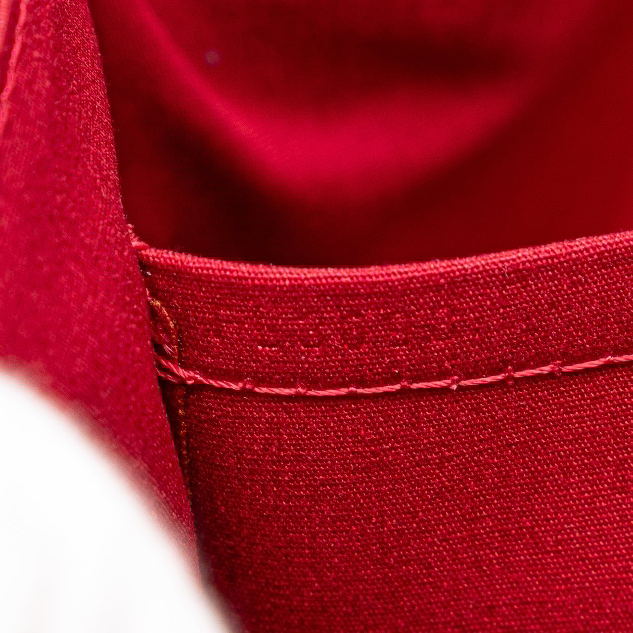 Louis Vuitton Monogram Vernis Rosewood Avenue Rood