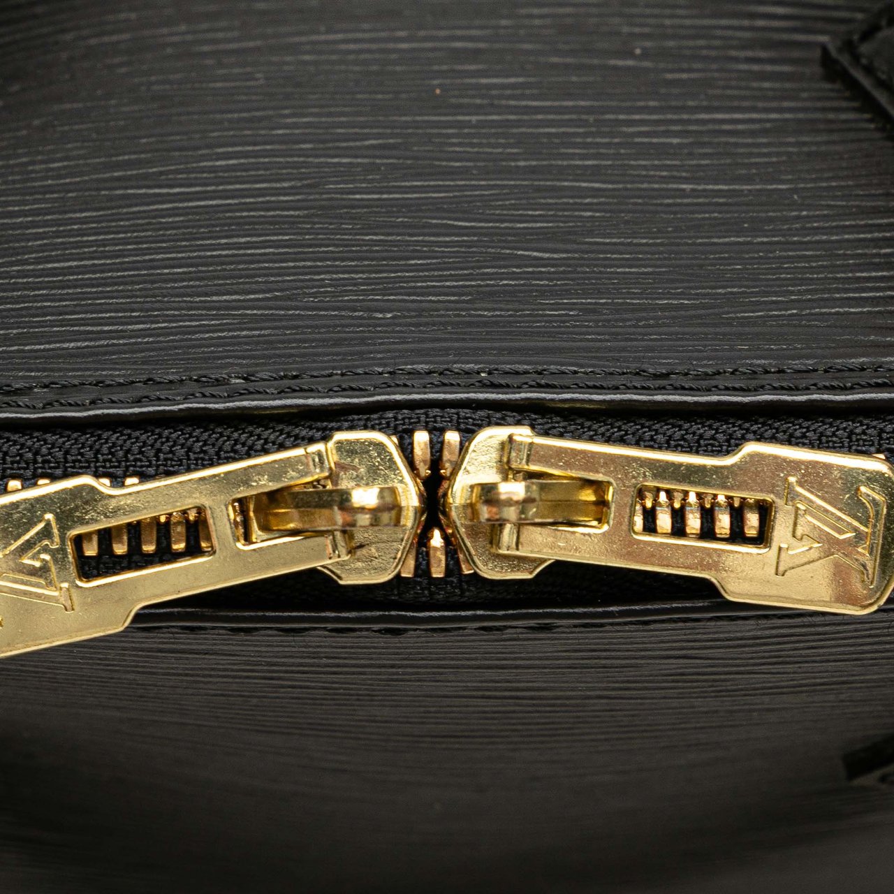 Louis Vuitton Epi Alma PM Zwart
