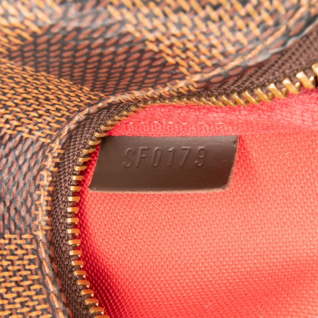 Louis Vuitton Damier Ebene Mini Pochette Accessoires Bruin