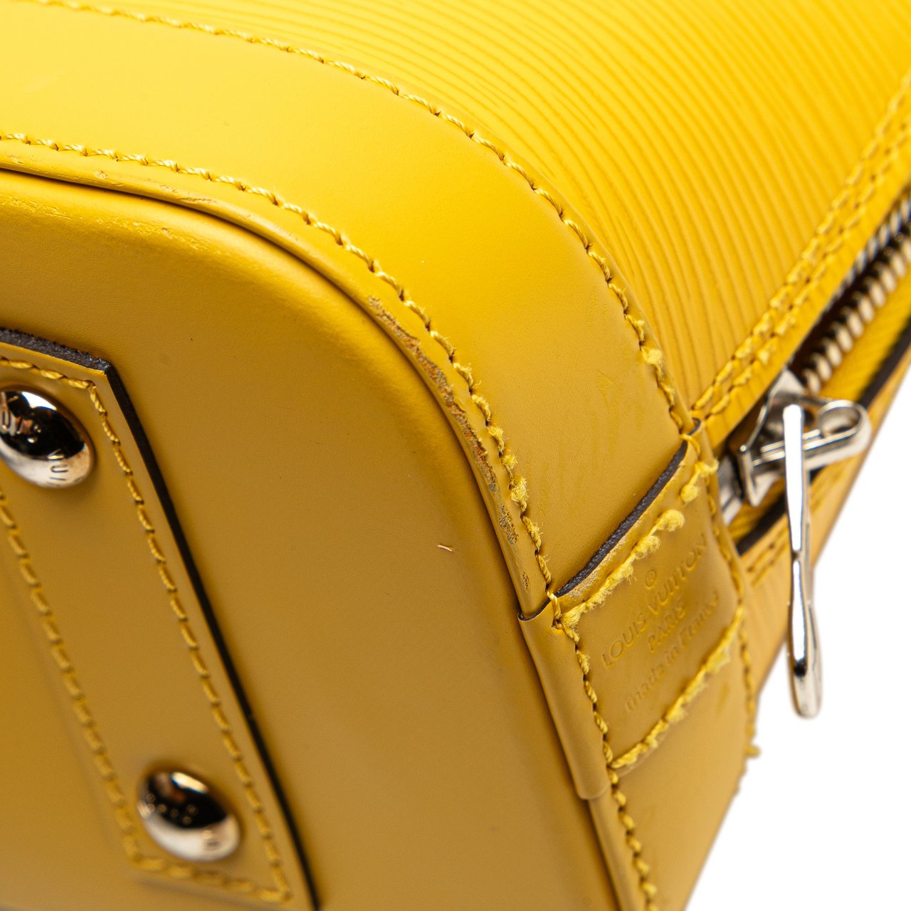 Louis Vuitton Epi Alma BB Geel