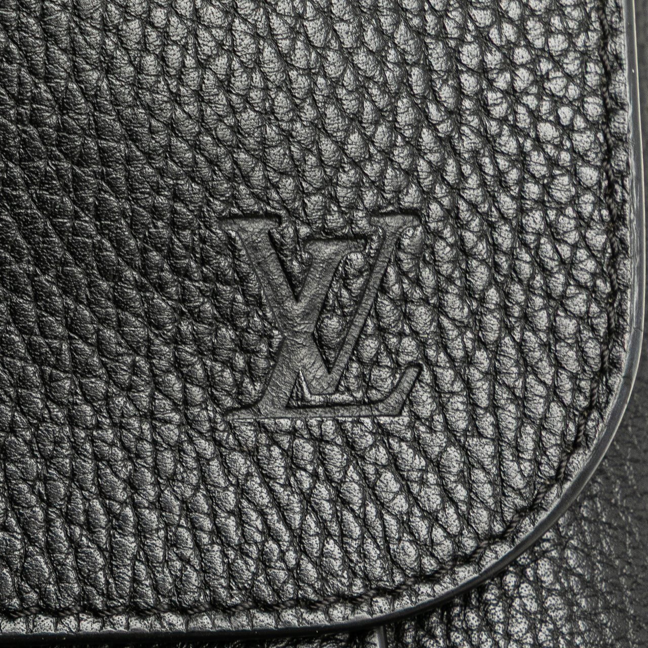 Louis Vuitton Taurillon Serviette Dorian Briefcase Zwart