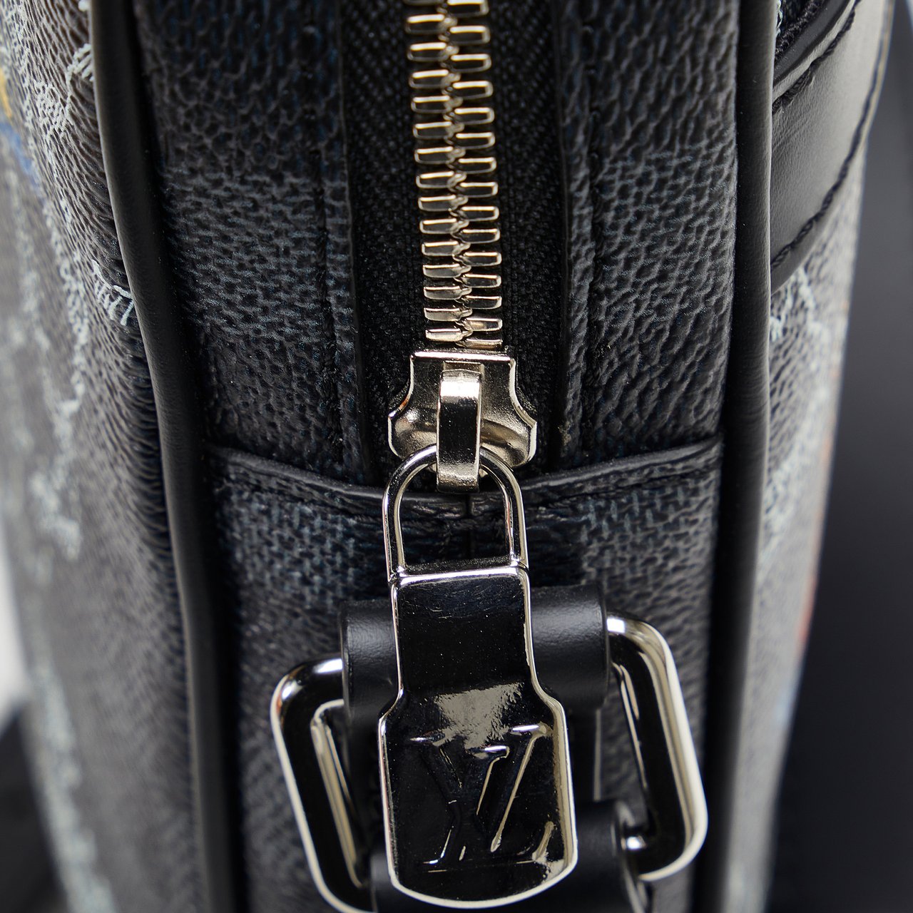 Louis Vuitton Damier Graphite Renaissance Map Danube Slim PM Zwart