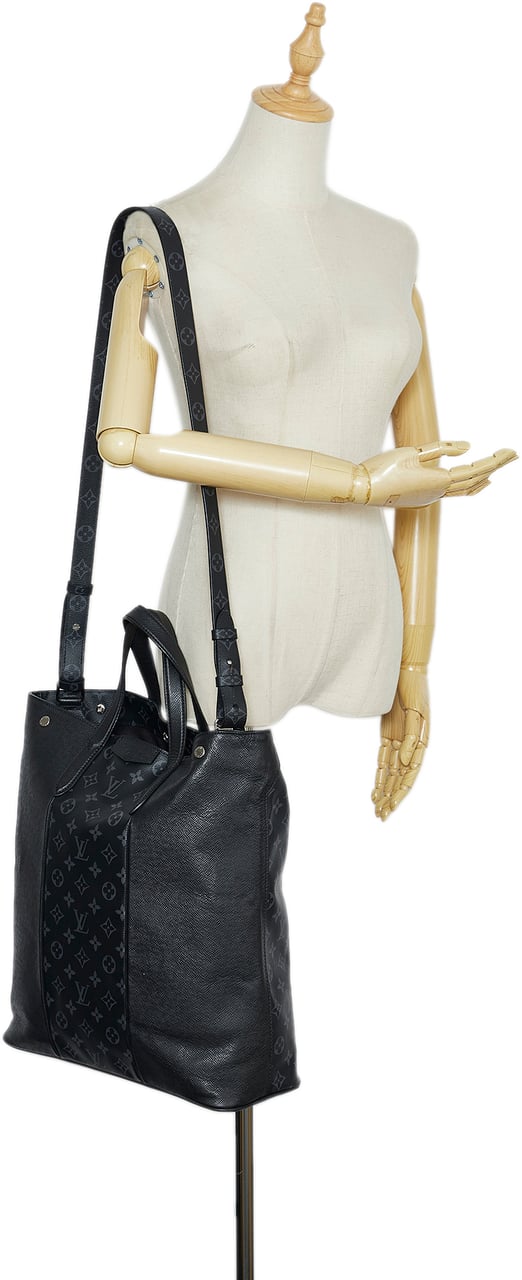 Louis Vuitton Taigarama Outdoor Tote Zwart