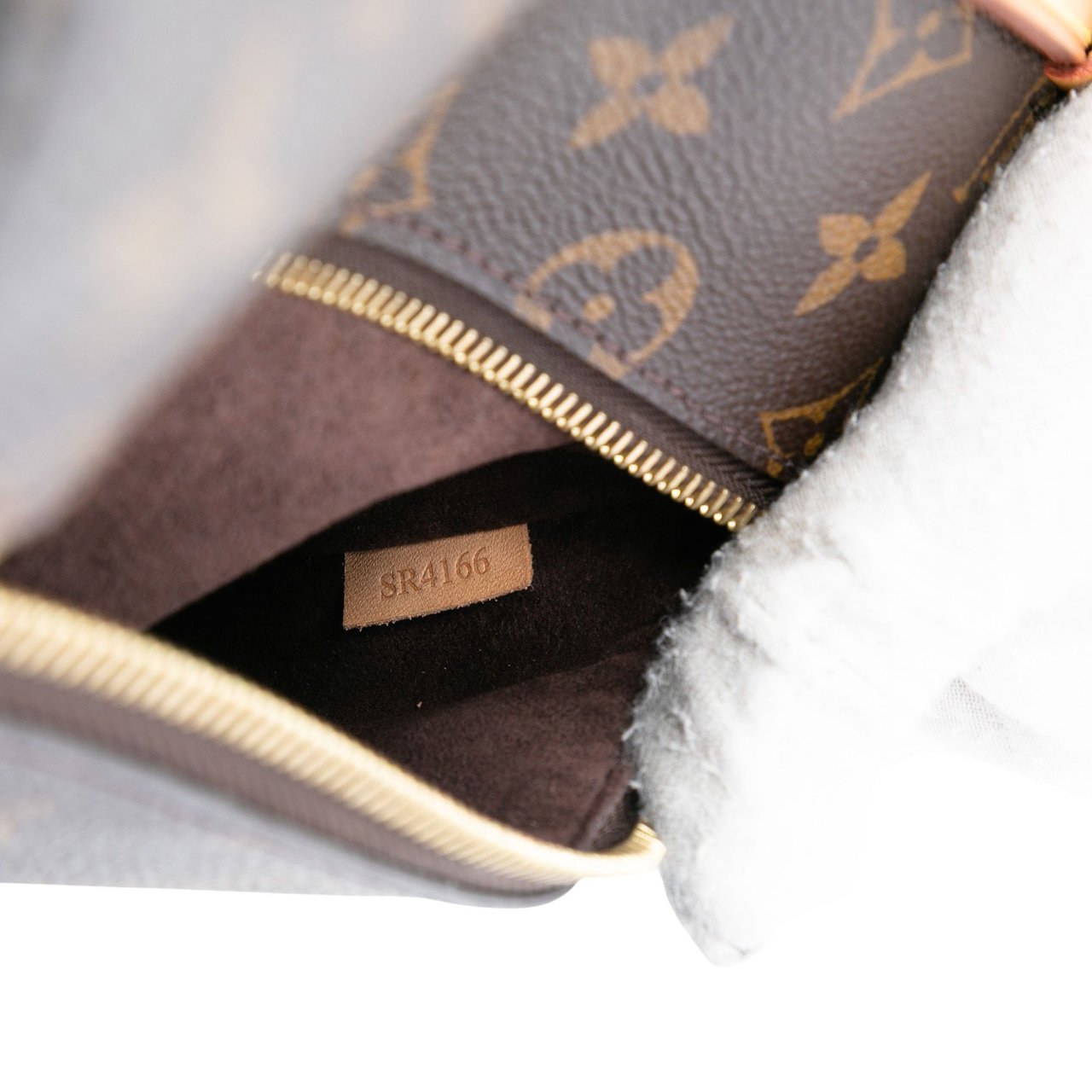 Louis Vuitton Monogram Pochette Metis Bruin