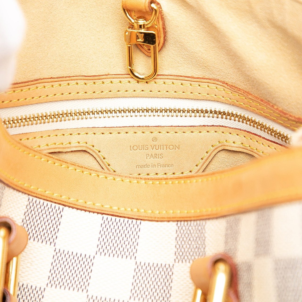 Louis Vuitton Damier Azur Hampstead PM Wit