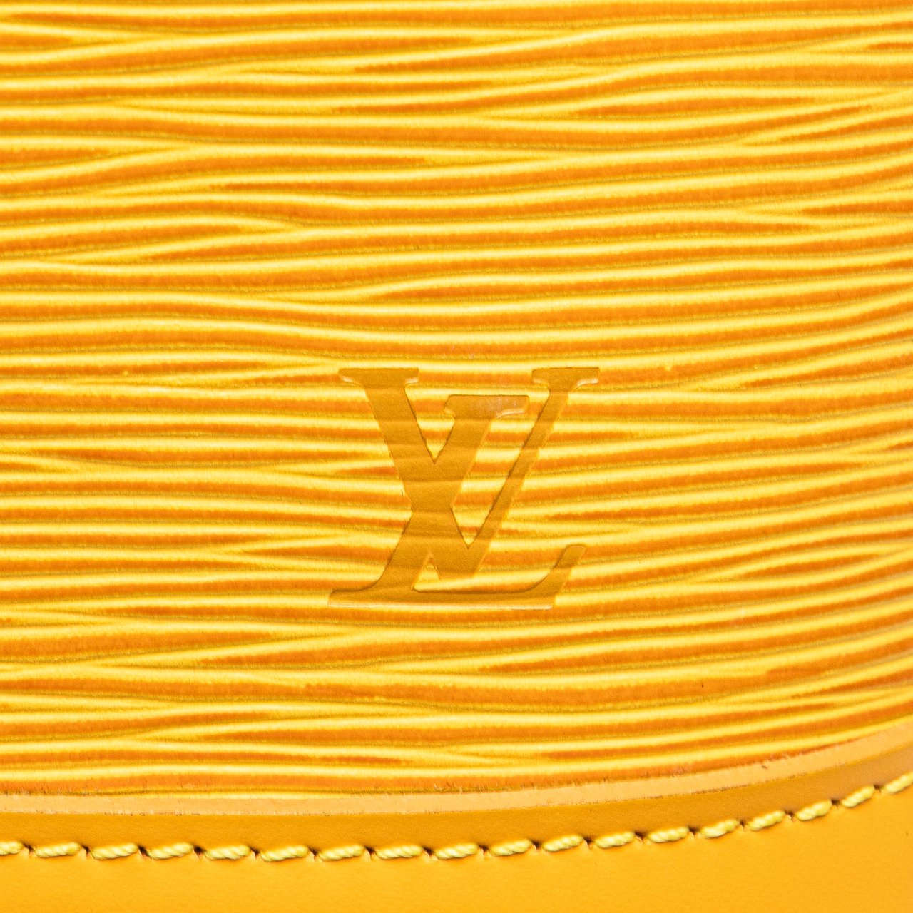 Louis Vuitton Epi Alma PM Geel