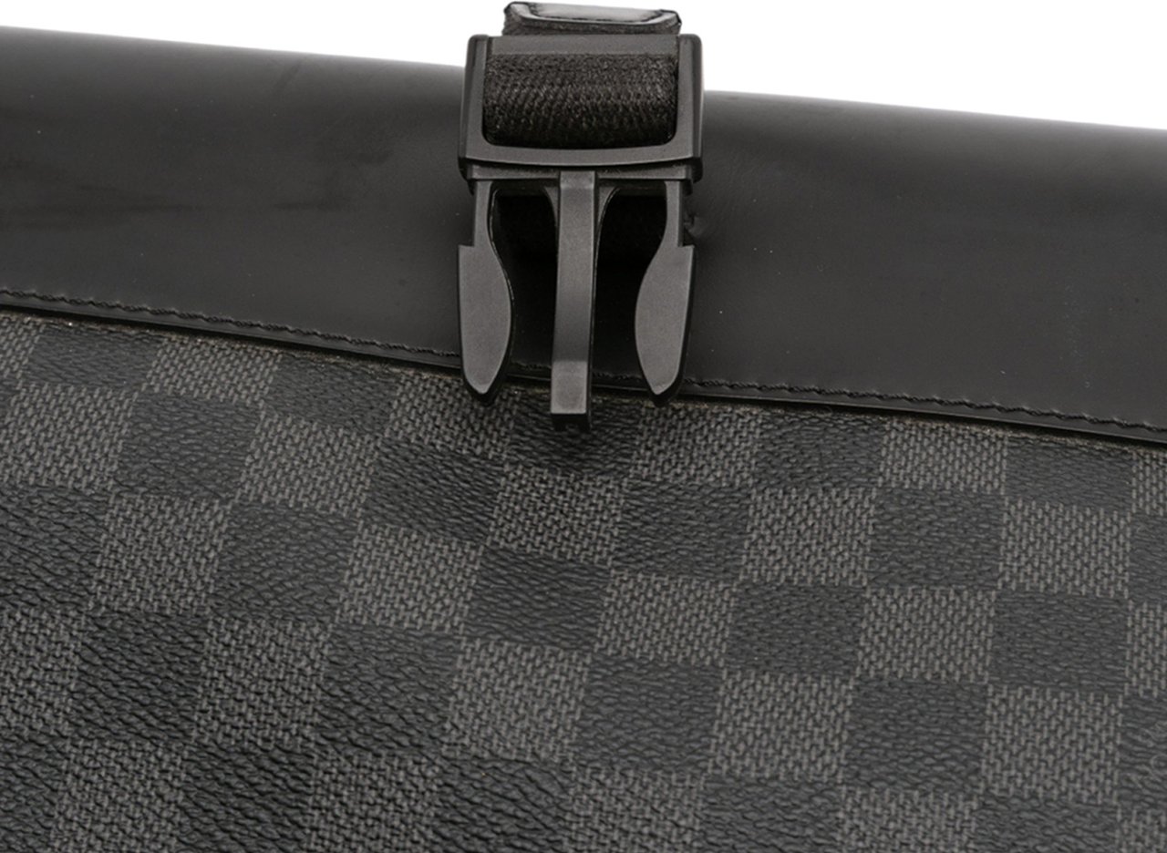 Louis Vuitton Damier Graphite Skyline Messenger MM Zwart
