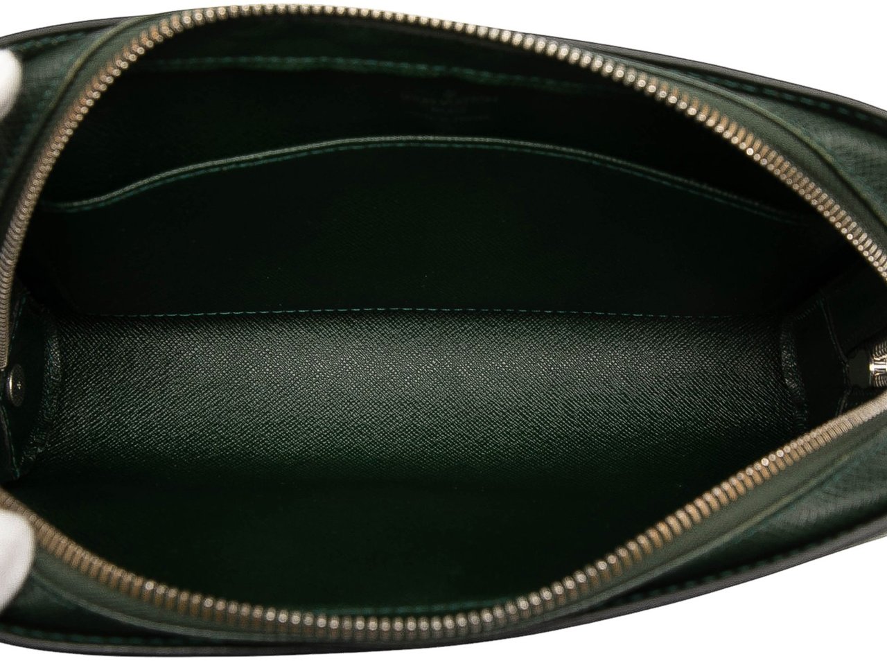 Louis Vuitton Taiga Pochette Baikal Groen