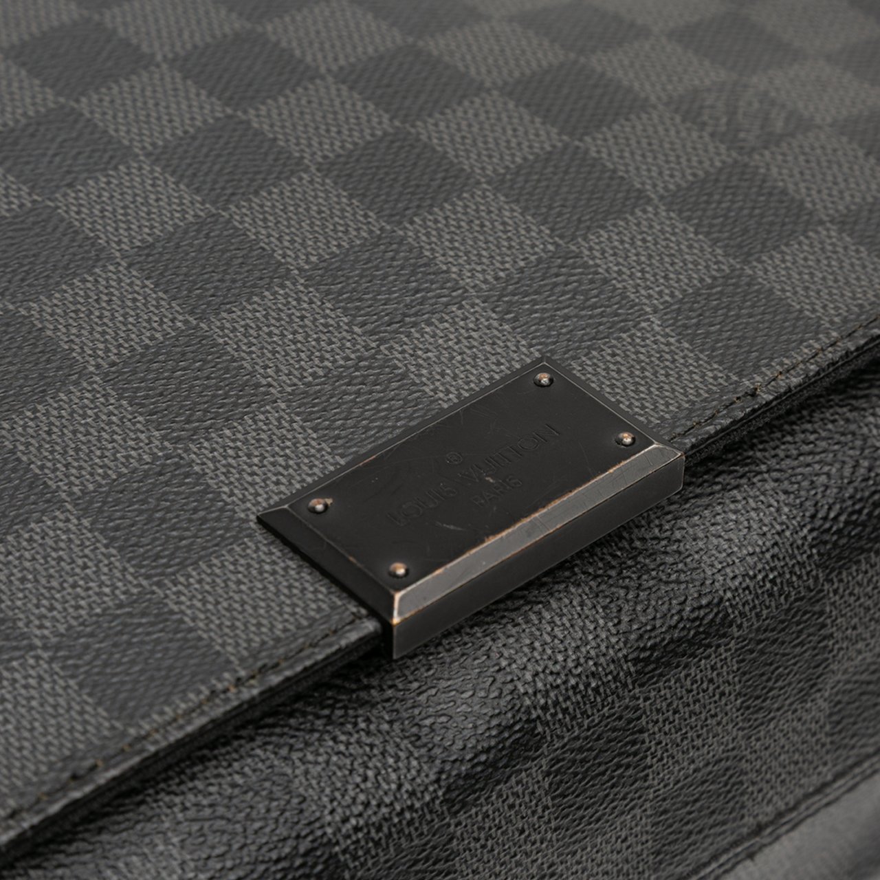 Louis Vuitton Damier Graphite District MM Zwart