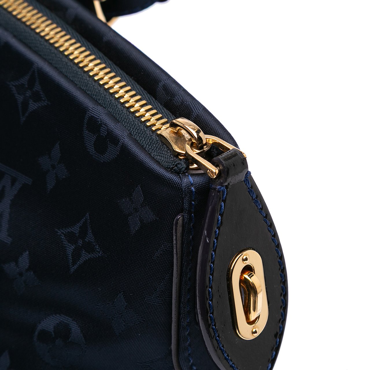 Louis Vuitton Monogram Nylon Desire Lockit Vertical MM Blauw
